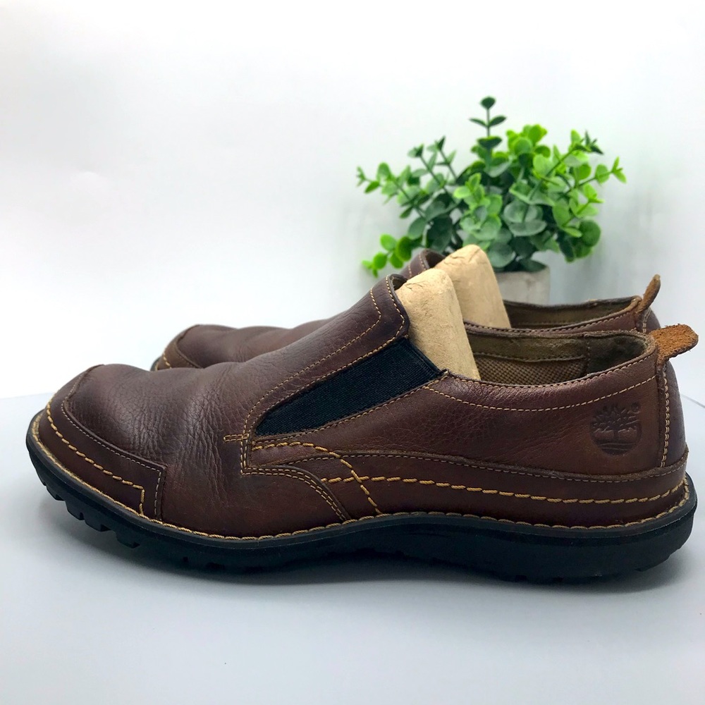 Timberland leather brown slip on shoes with contoured cushioning support…